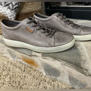 Ecco sneakers size 42 or 8/8.5